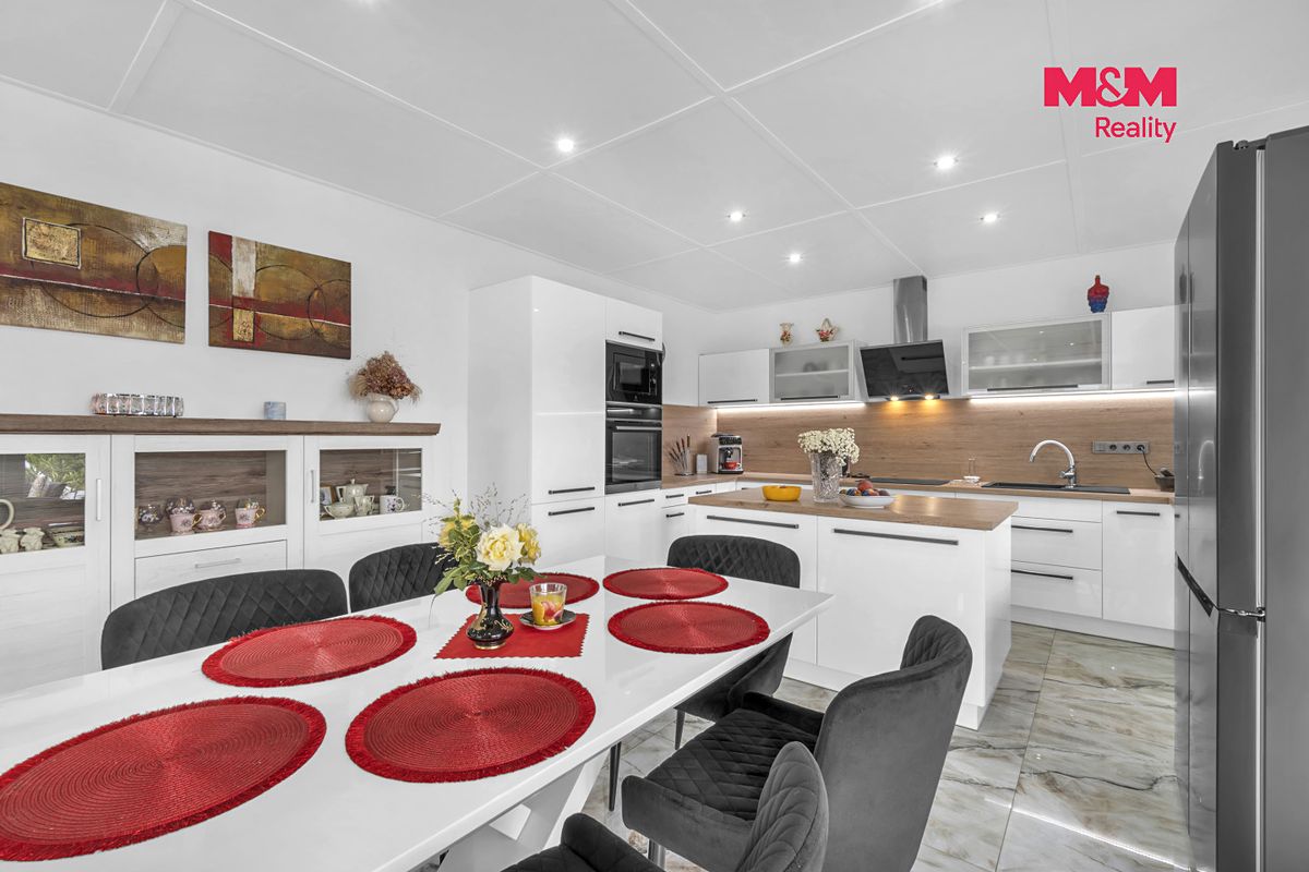 Prodej rodinného domu 175 m², pozemek 1733 m² – fotografie 4