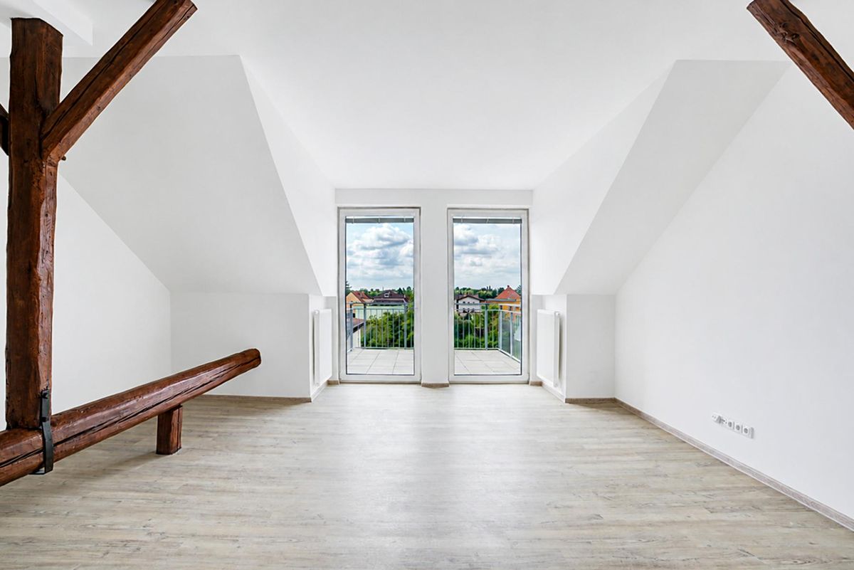 Pronájem bytu 4+kk 107 m²