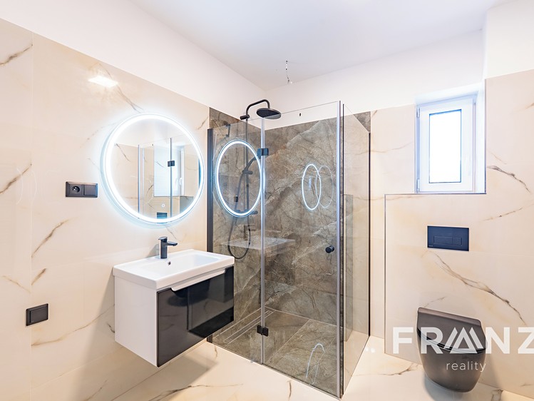 Pronájem bytu 2+1, 75 m² (3 z 21)