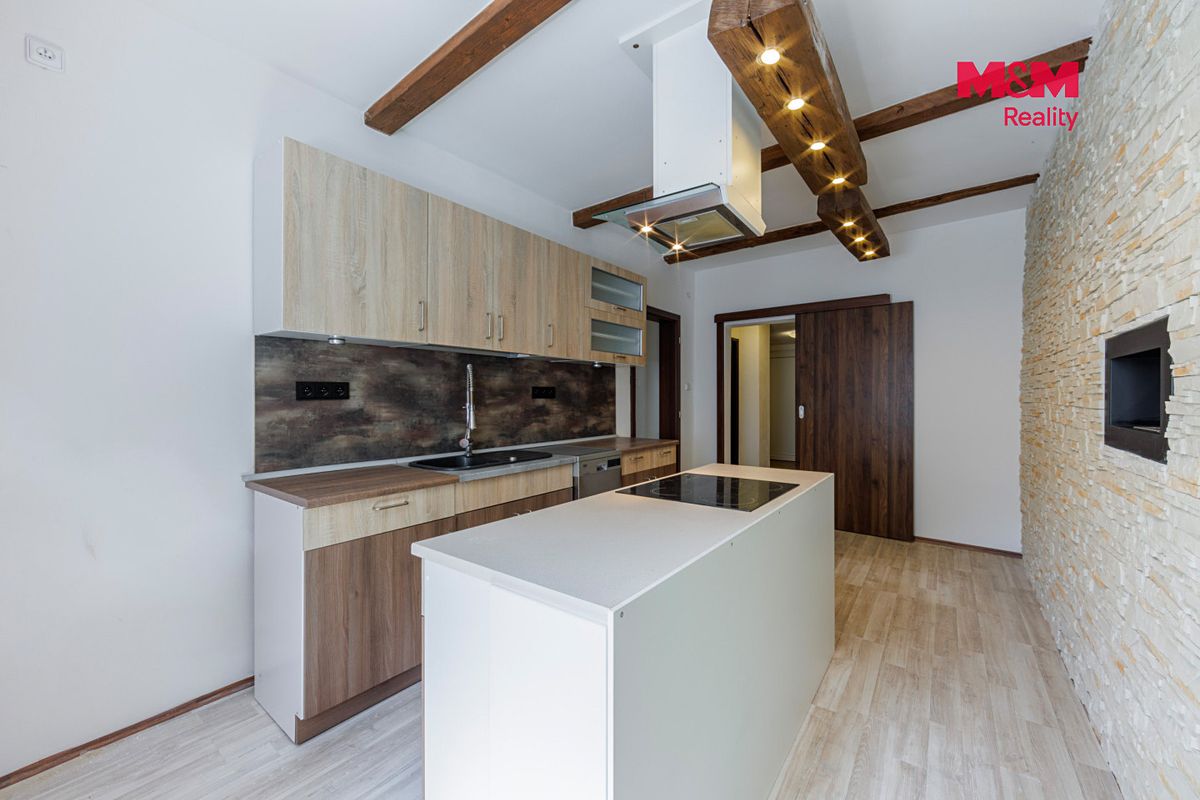 Prodej rodinného domu 183 m², pozemek 800 m² – fotografie 3