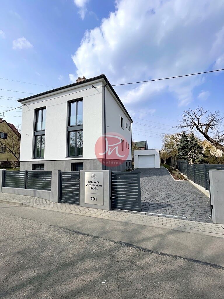 Pronájem rodinného domu 230 m², pozemek 673 m²