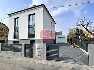 Pronájem rodinného domu 230 m², pozemek 673 m²