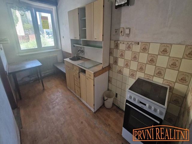 Prodej rodinného domu 100 m², pozemek 878 m² – fotografie 2