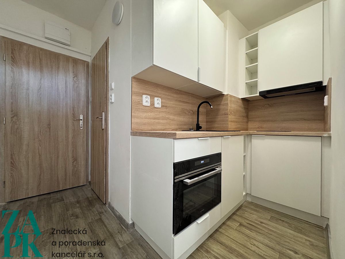 Pronájem bytu 2+kk 32 m² – fotografie 2