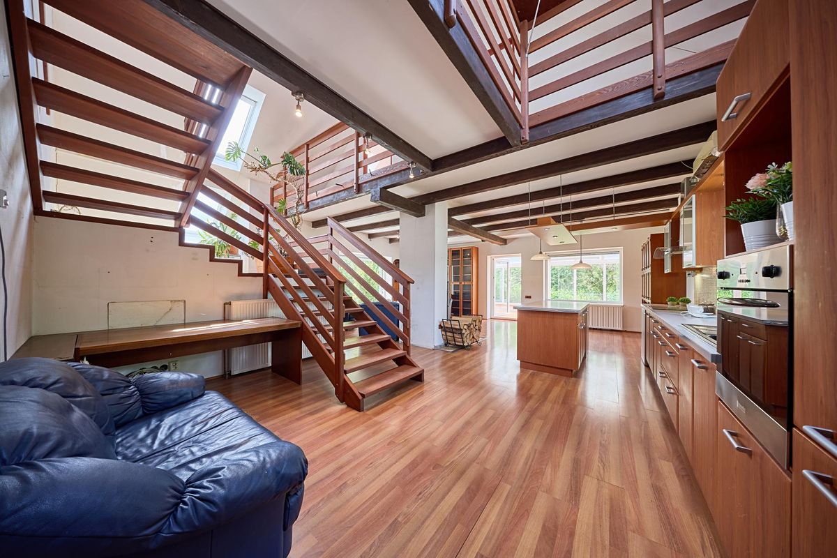 Prodej rodinného domu 280 m², pozemek 2632 m² – fotografie 5