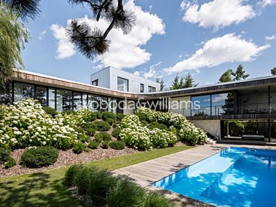 Prodej rodinného domu 305 m², pozemek 1079 m²