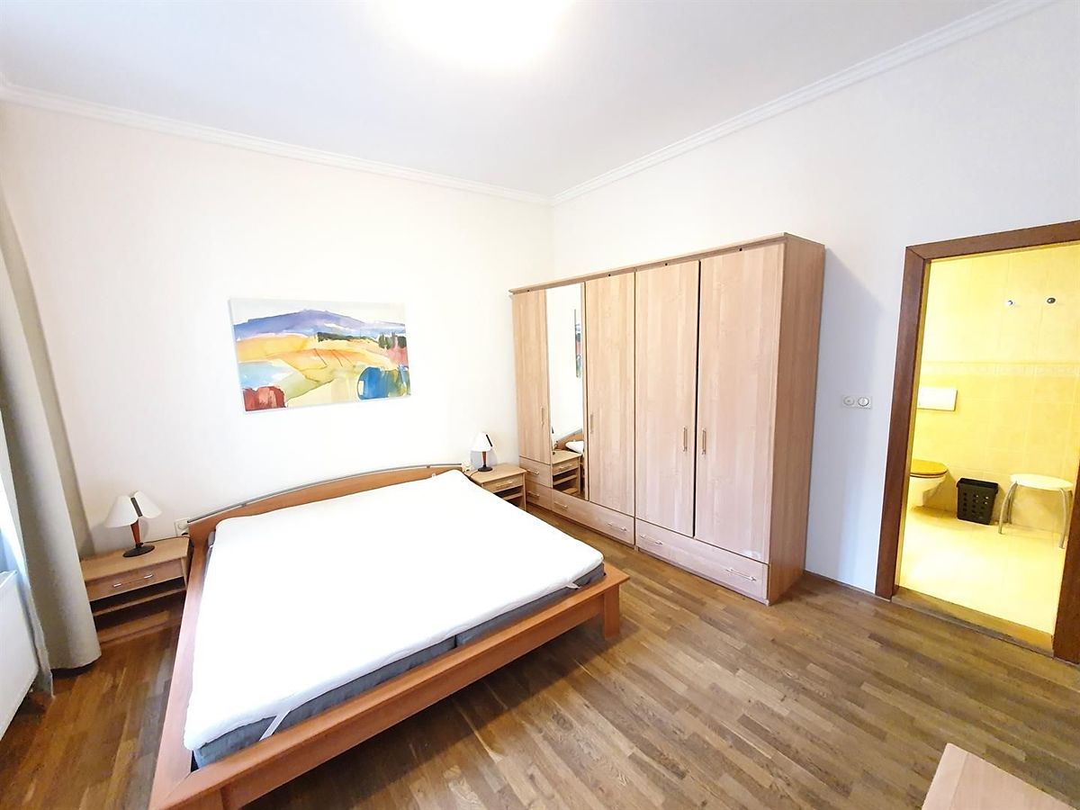 Pronájem bytu 2+kk 71 m² – fotografie 3