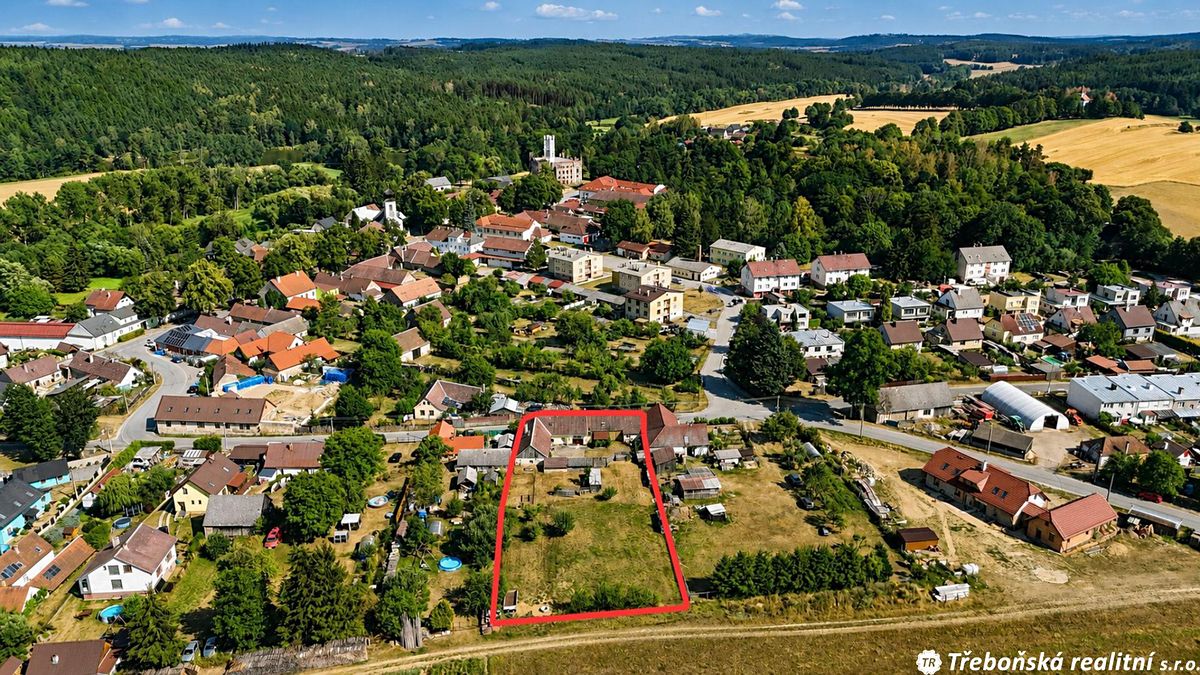 Prodej rodinného domu 234 m², pozemek 2285 m² – fotografie 3