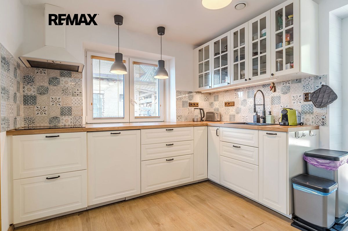 Prodej rodinného domu 144 m², pozemek 916 m² – fotografie 2