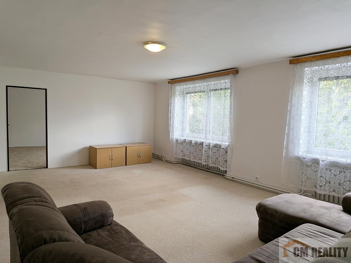 Prodej rodinného domu 245 m², pozemek 328 m² – fotografie 2