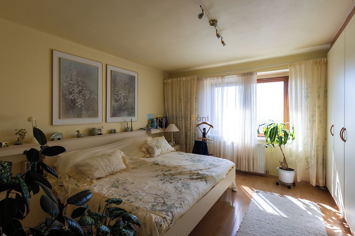 Prodej rodinného domu 294 m², pozemek 708 m² – fotografie 5