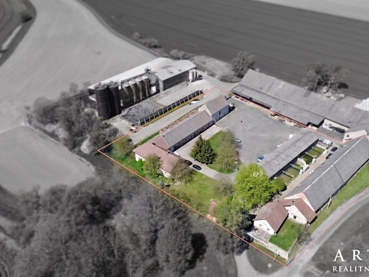 Prodej komerčního prostoru, 1 528 m² (1 z 21)