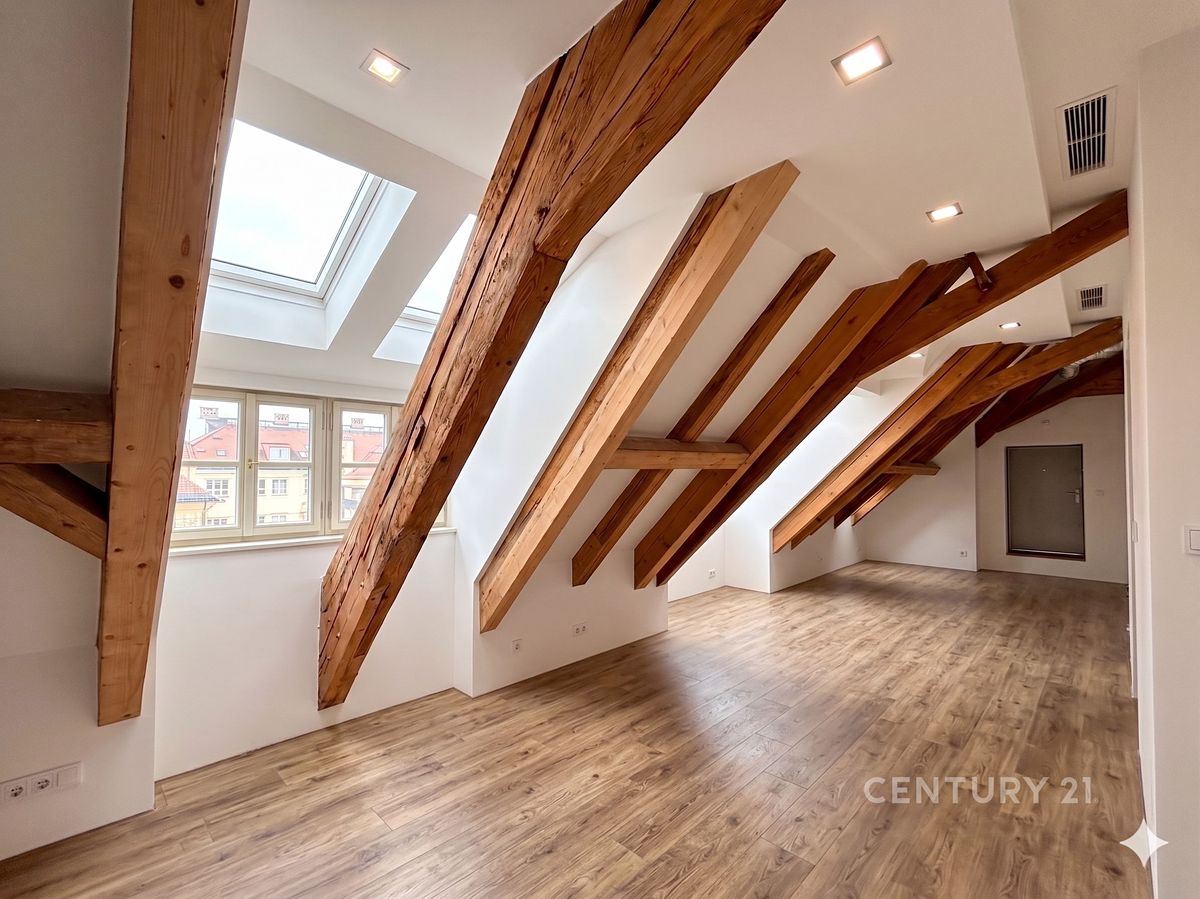 Pronájem kanceláře 154 m²