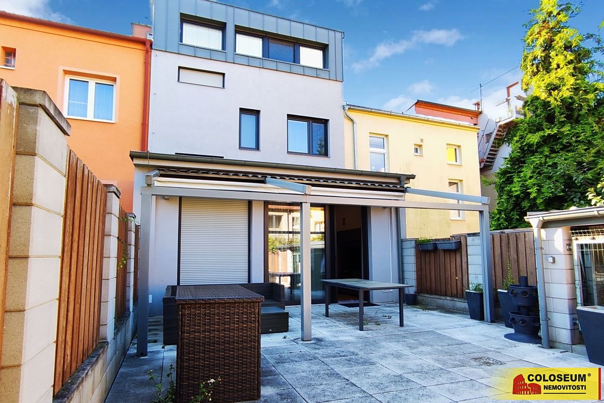 Pronájem rodinného domu 316 m², pozemek 181 m²