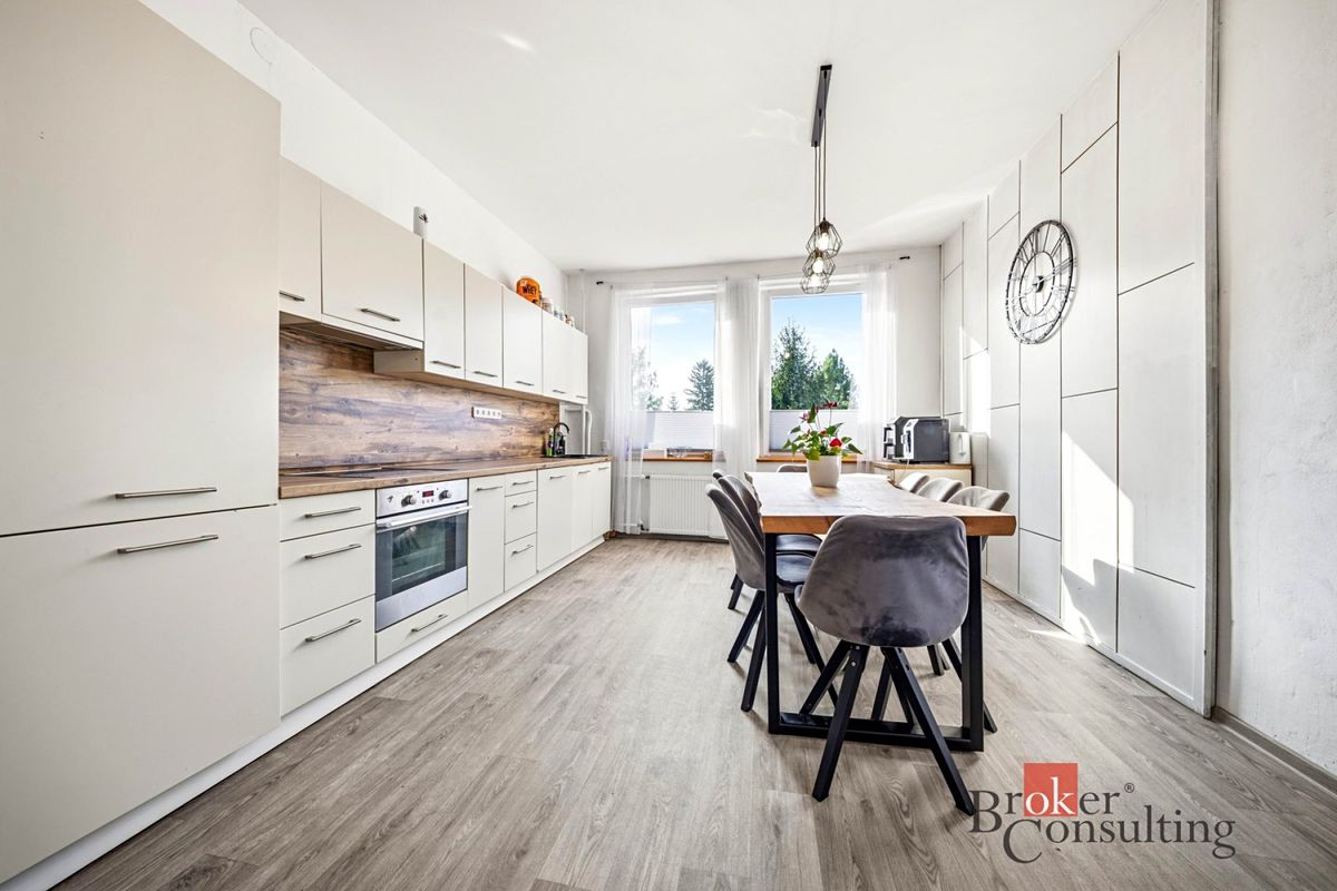 Prodej rodinného domu 302 m², pozemek 601 m²