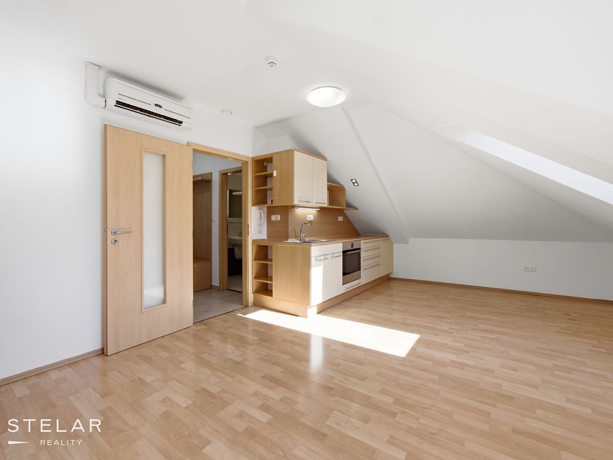 Pronájem bytu 1+kk 35 m²