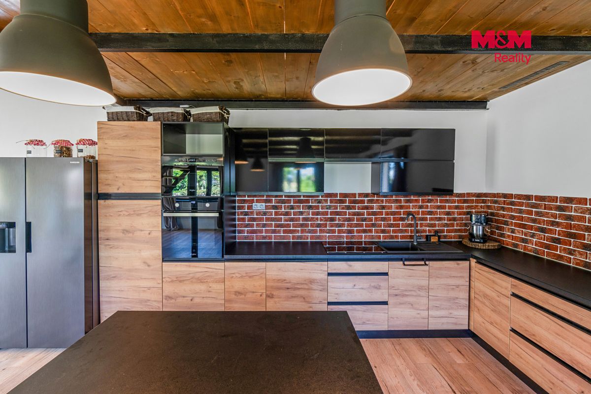 Prodej rodinného domu 156 m², pozemek 1285 m² – fotografie 2
