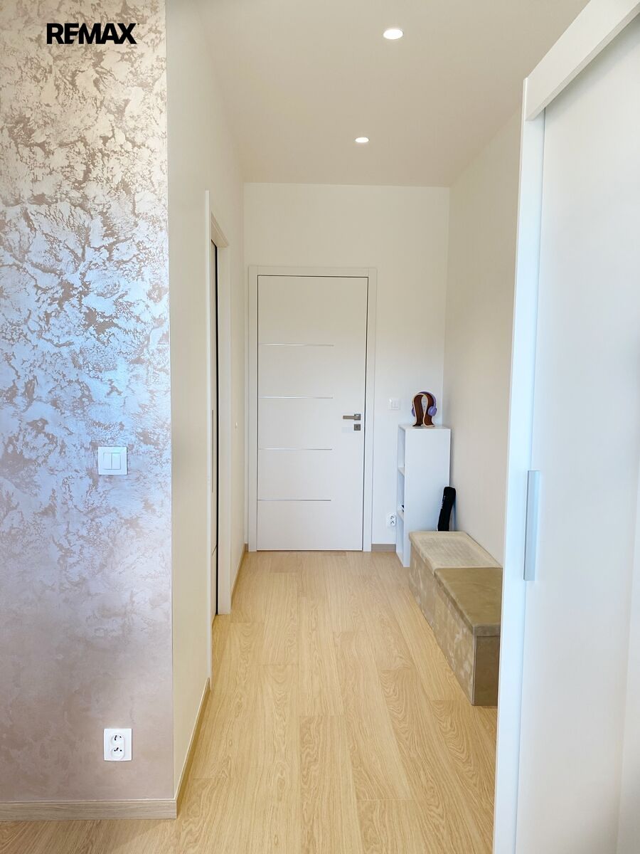 Pronájem kanceláře 20 m² – fotografie 3