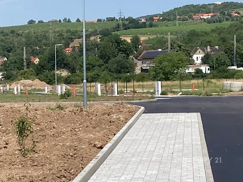 Prodej stavebního pozemku 1098 m², Píšťany – náhled fotky 2
