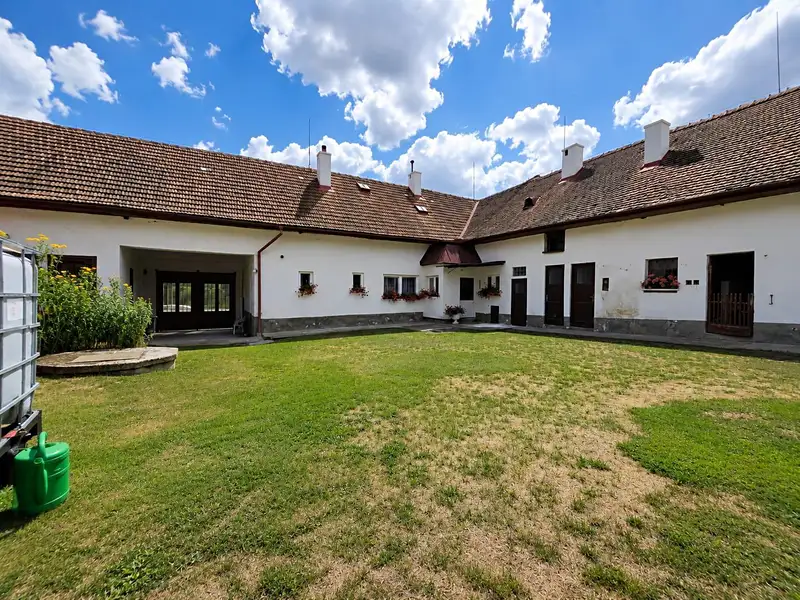 Prodej rodinného domu 230 m², pozemek 2295 m², Moravské Budějovice – náhled fotky 1