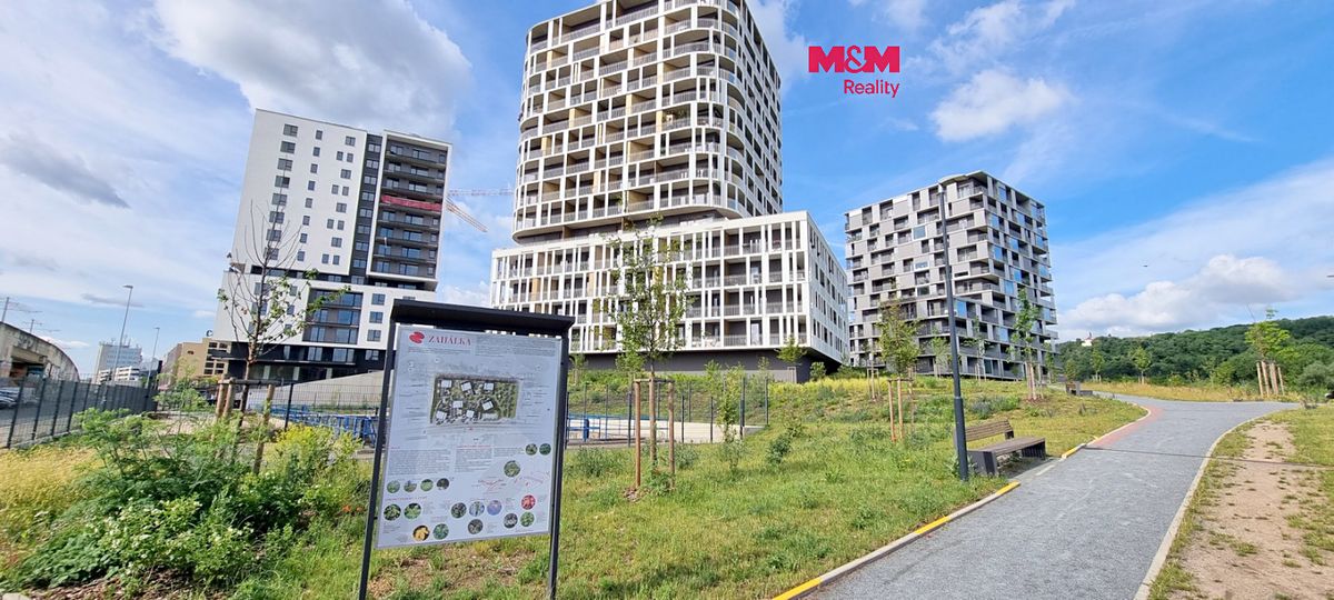 Pronájem garážového stání 12 m²
