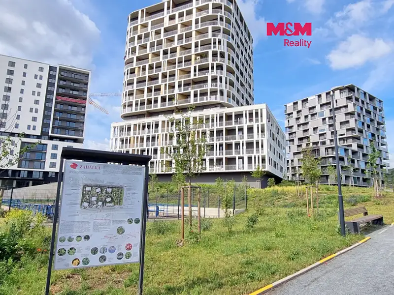 Pronájem garážového stání 12 m², Praha – náhled fotky 1