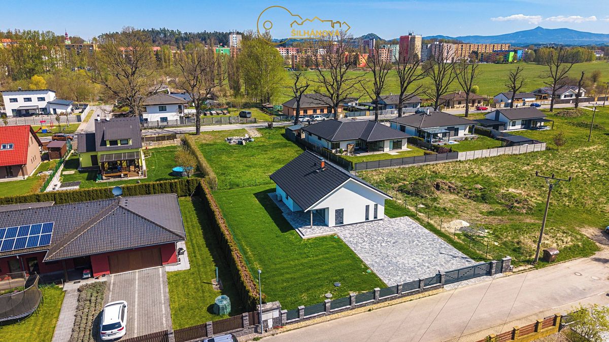 Prodej rodinného domu 120 m², pozemek 893 m² – fotografie 2