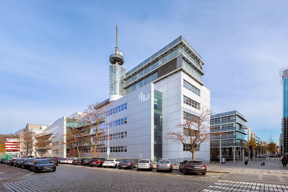 Pronájem kanceláře 607 m²