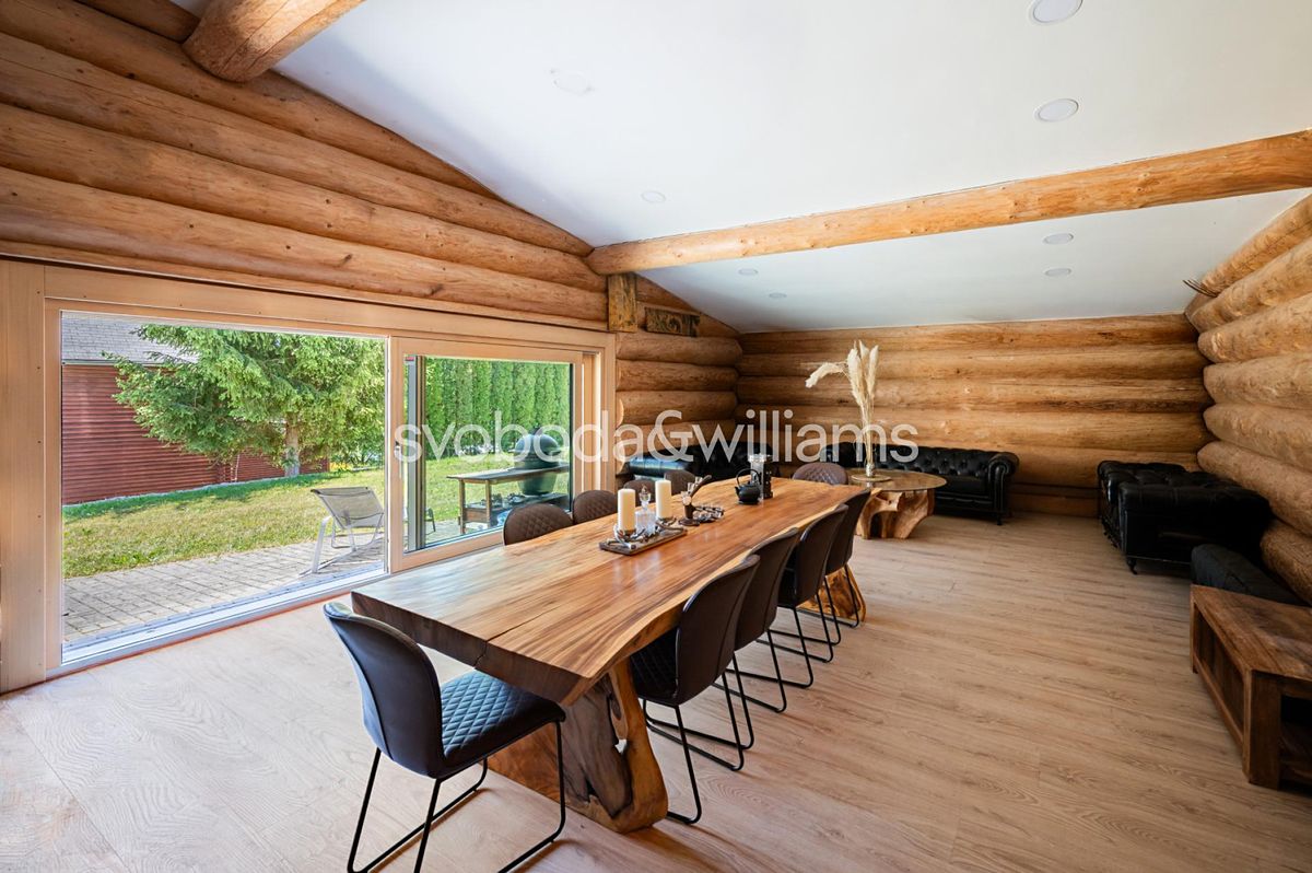 Prodej rodinného domu 280 m², pozemek 702 m² – fotografie 2