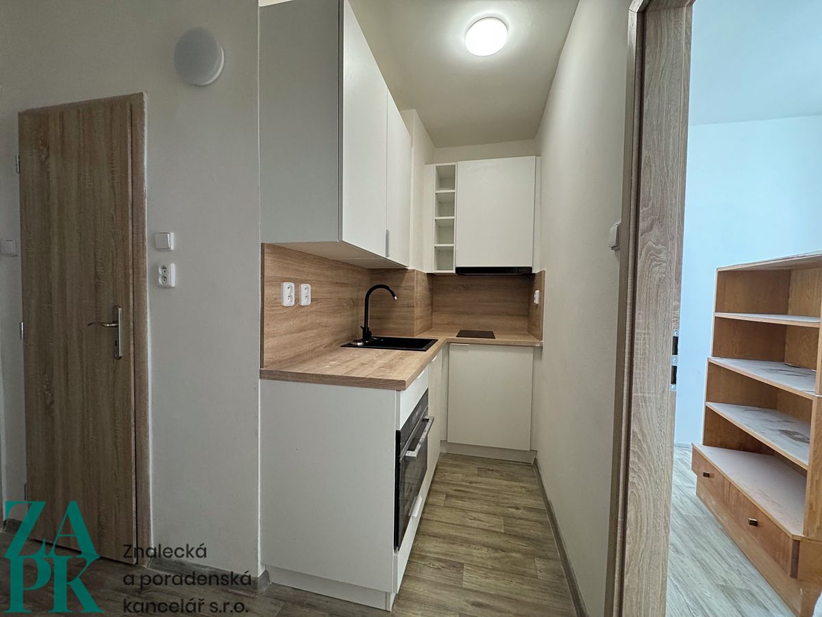 Pronájem bytu 2+kk 32 m² – fotografie 3