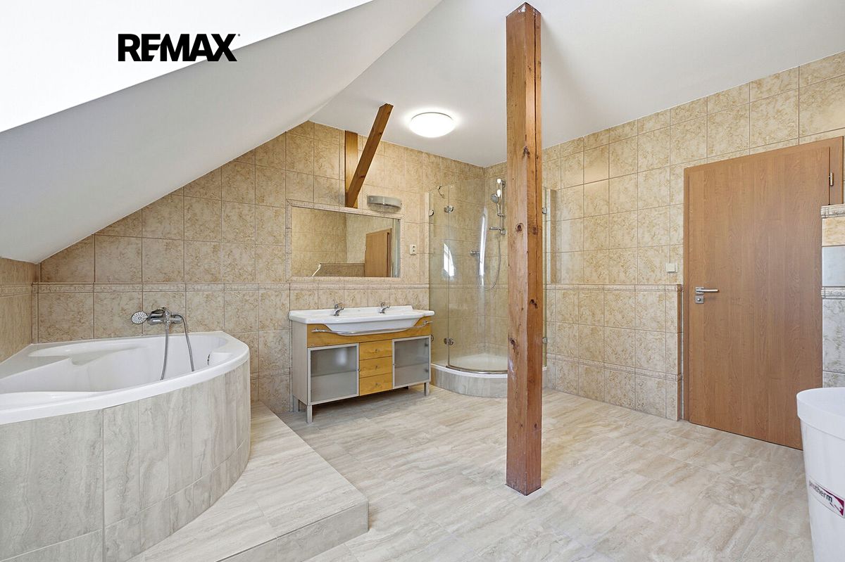 Prodej rodinného domu 654 m², pozemek 391 m² – fotografie 4