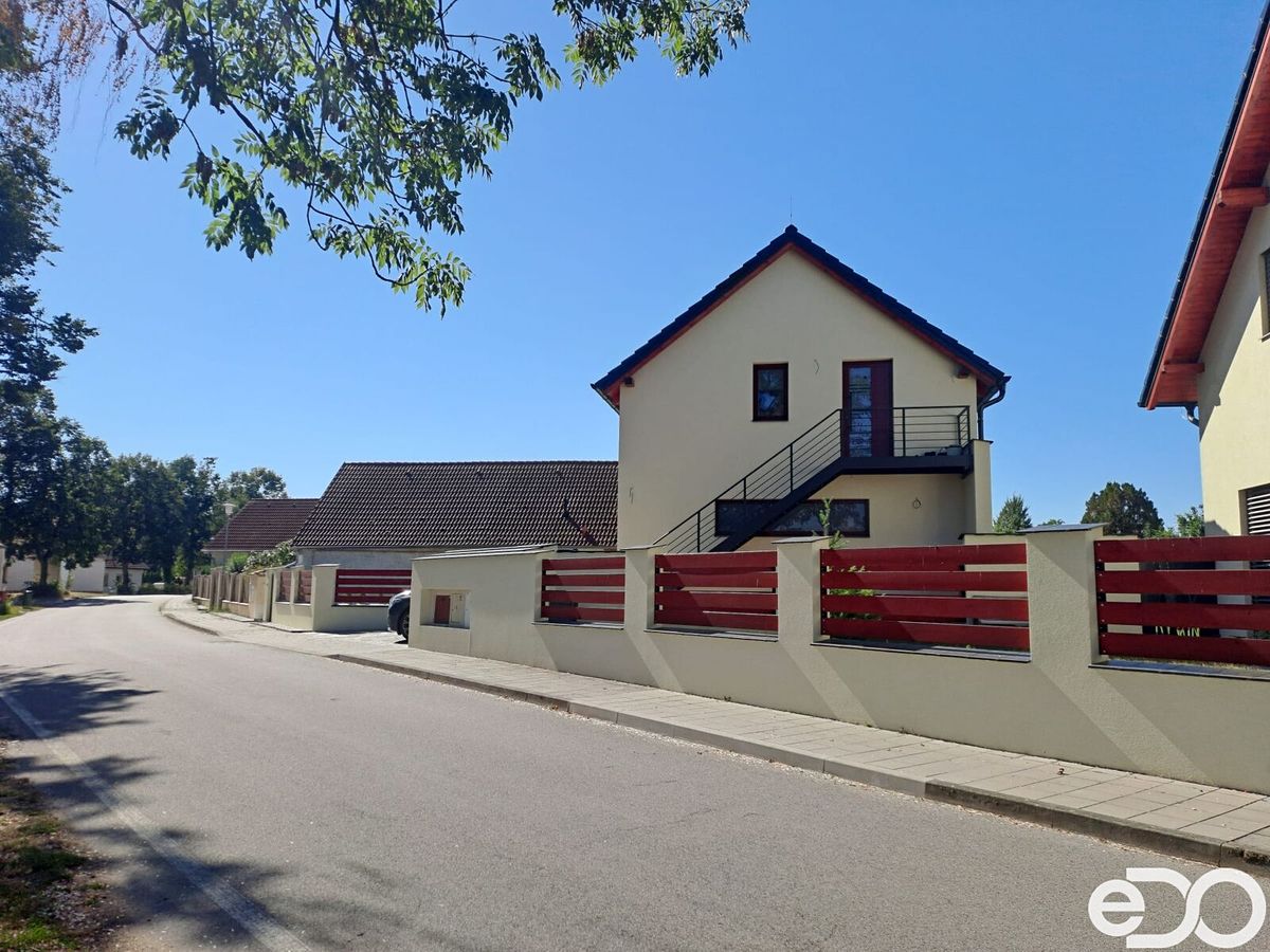 Pronájem bytu 3+kk 68 m²