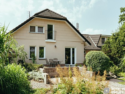 Prodej  rodinného domu 265 m², pozemek 2 174 m²
