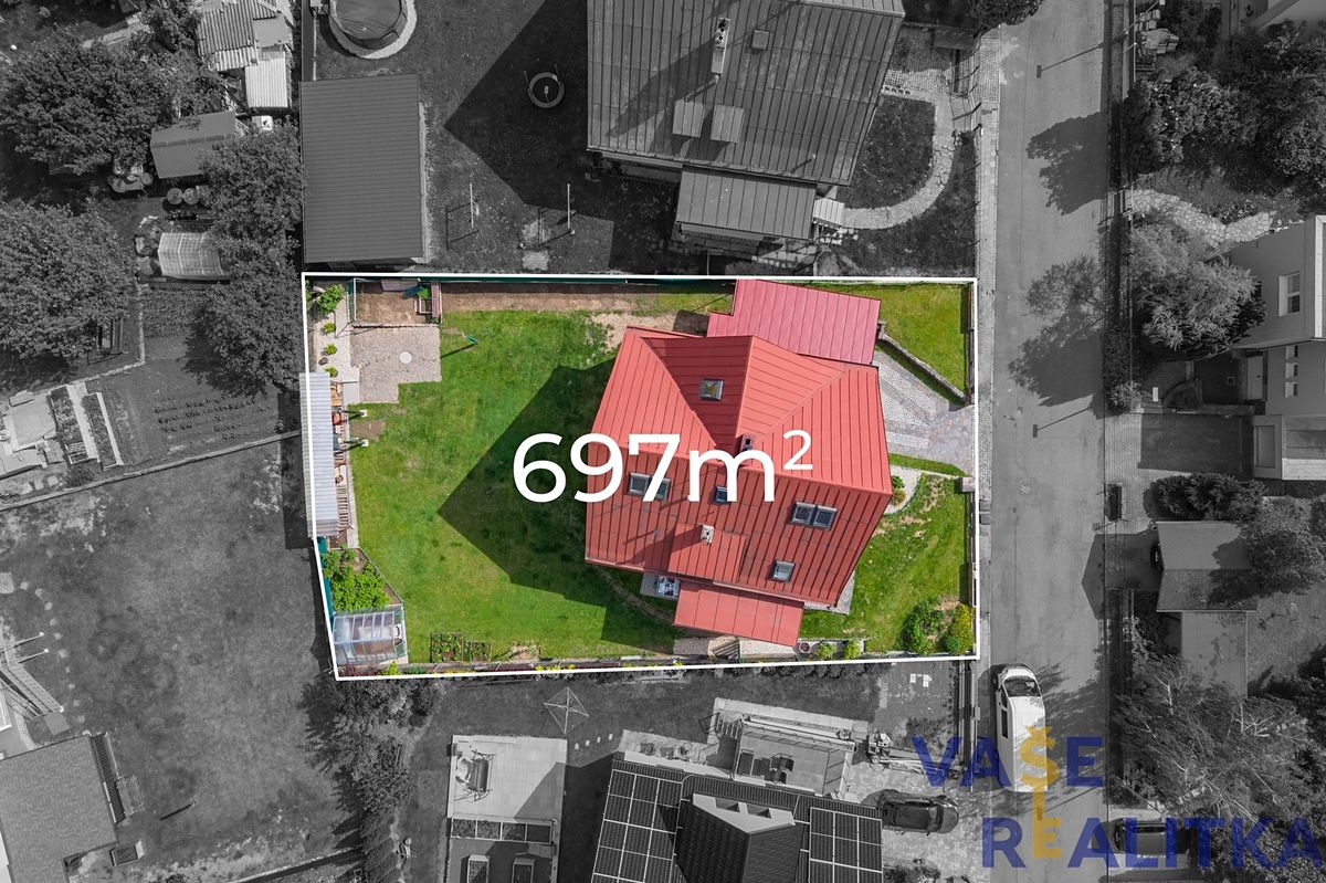 Prodej rodinného domu 246 m², pozemek 697 m² – fotografie 3