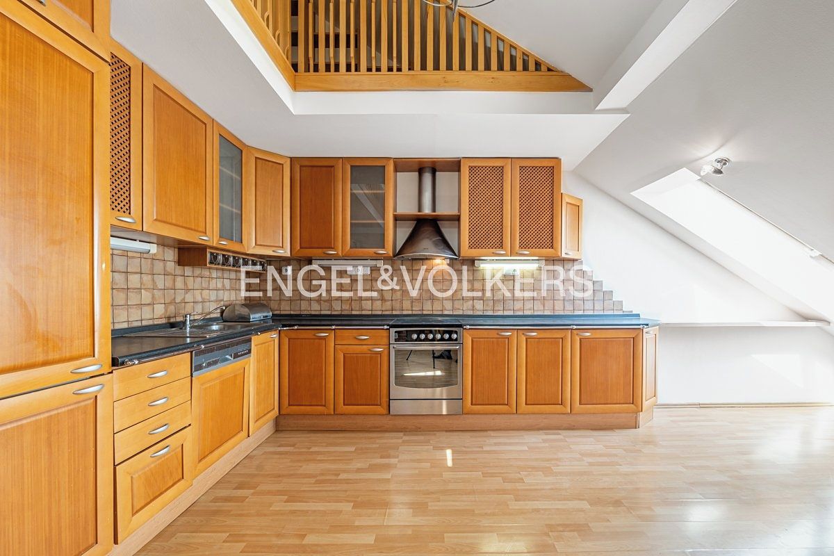 Pronájem bytu 4+kk 173 m² – fotografie 2