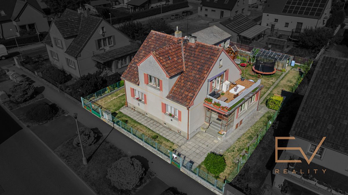 Prodej rodinného domu 216 m², pozemek 681 m² – fotografie 3