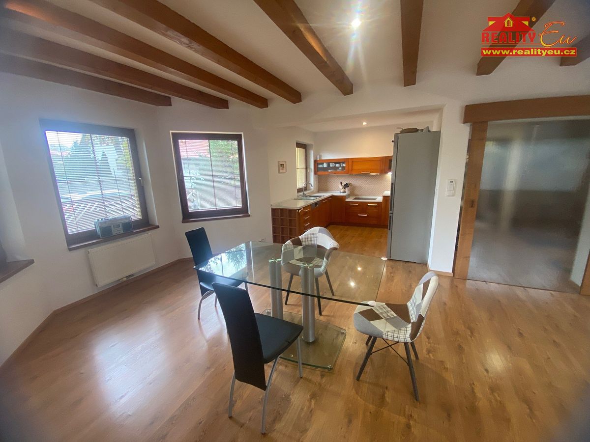 Prodej rodinného domu 177 m², pozemek 625 m² – fotografie 5