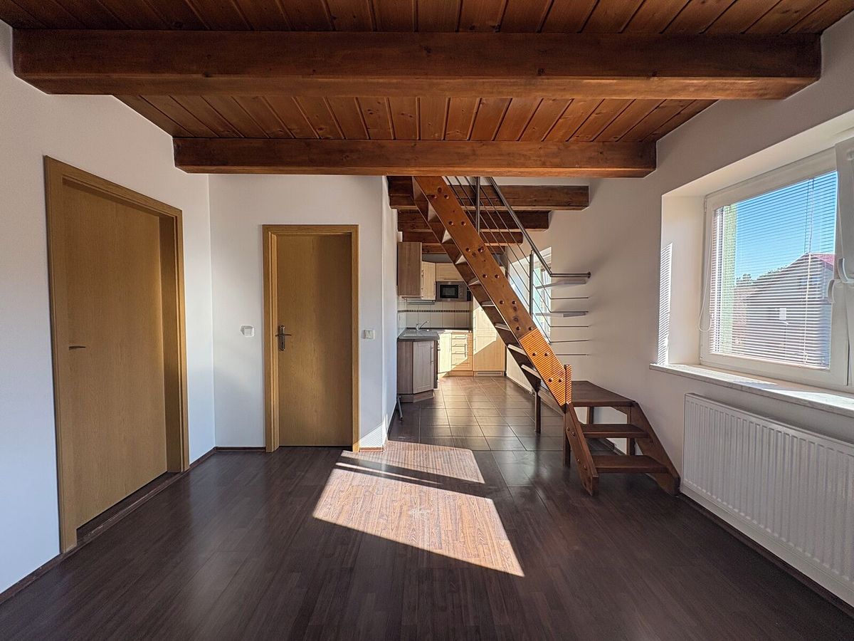 Pronájem bytu 4+kk 84 m²