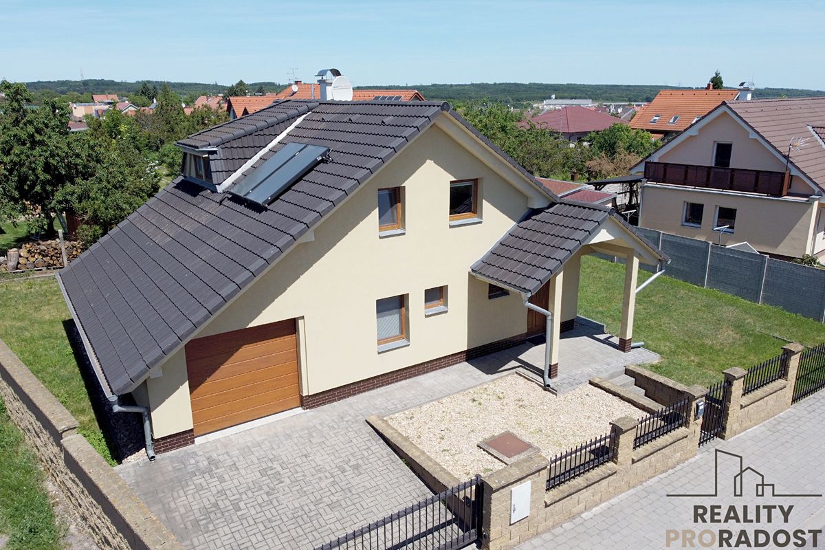 Prodej rodinného domu 135 m², pozemek 338 m² – fotografie 2