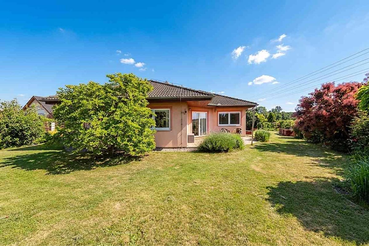 Prodej rodinného domu 138 m², pozemek 749 m² – fotografie 3