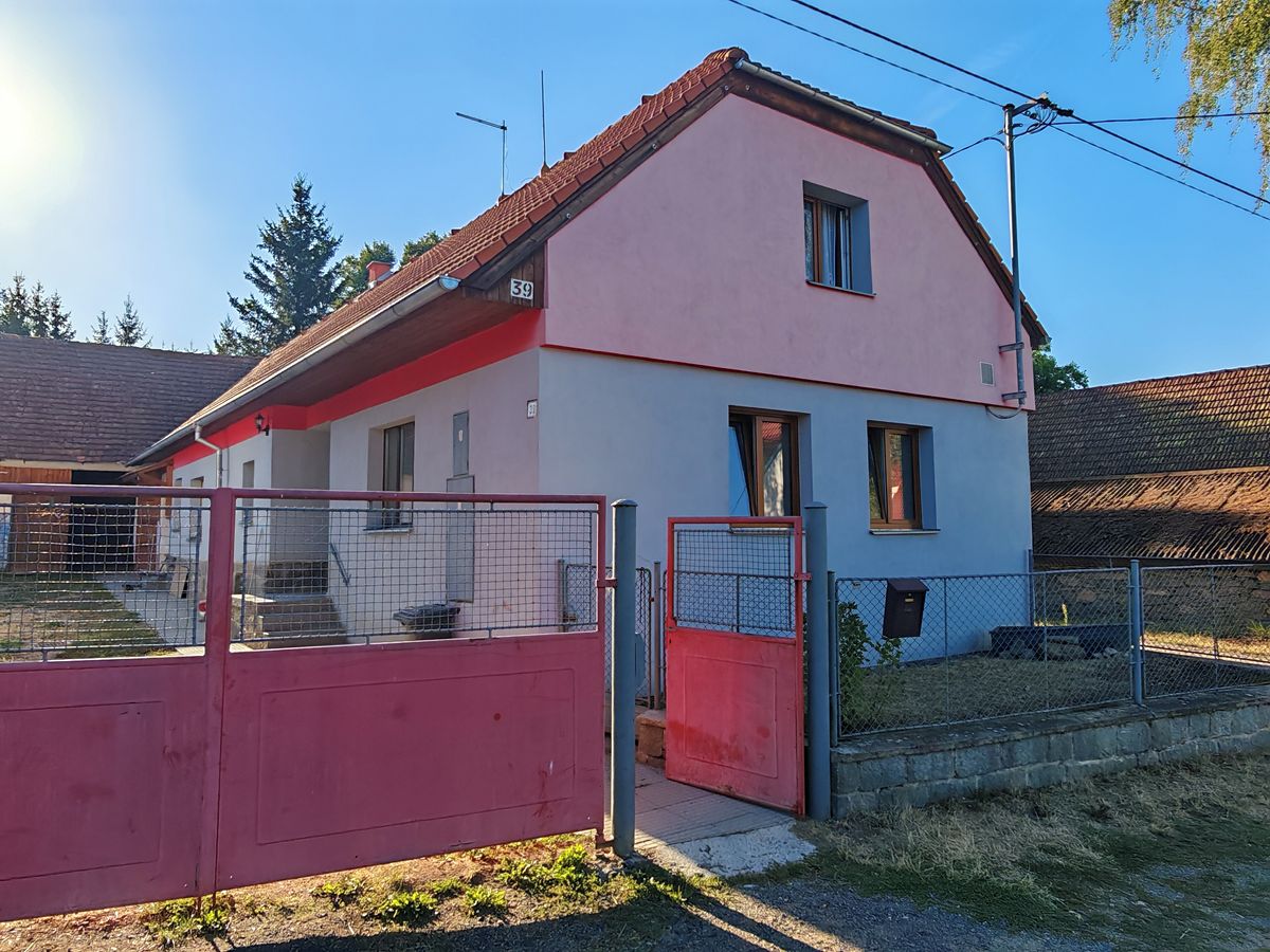 Prodej rodinného domu 250 m², pozemek 787 m²