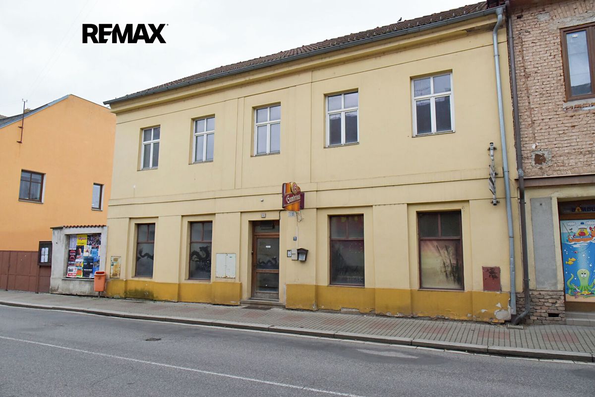 Prodej rodinného domu 368 m², pozemek 291 m² – fotografie 2