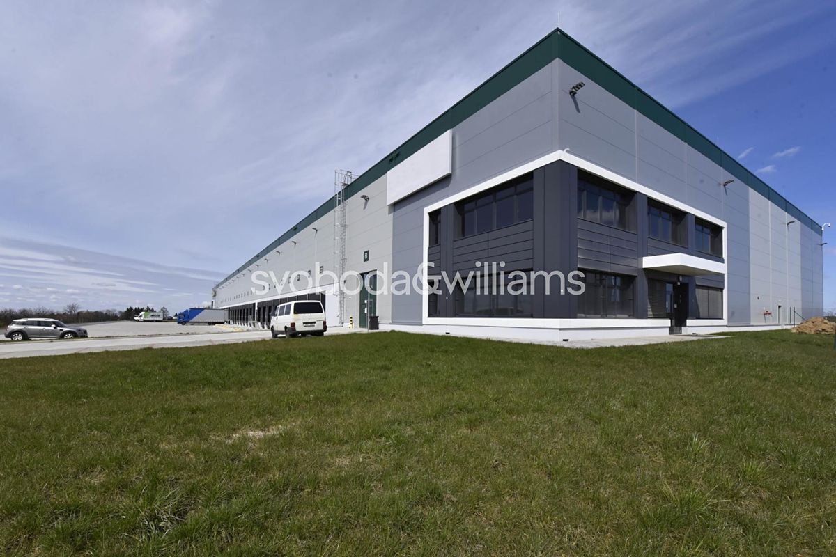 Pronájem výrobní haly, prostoru 5943 m²