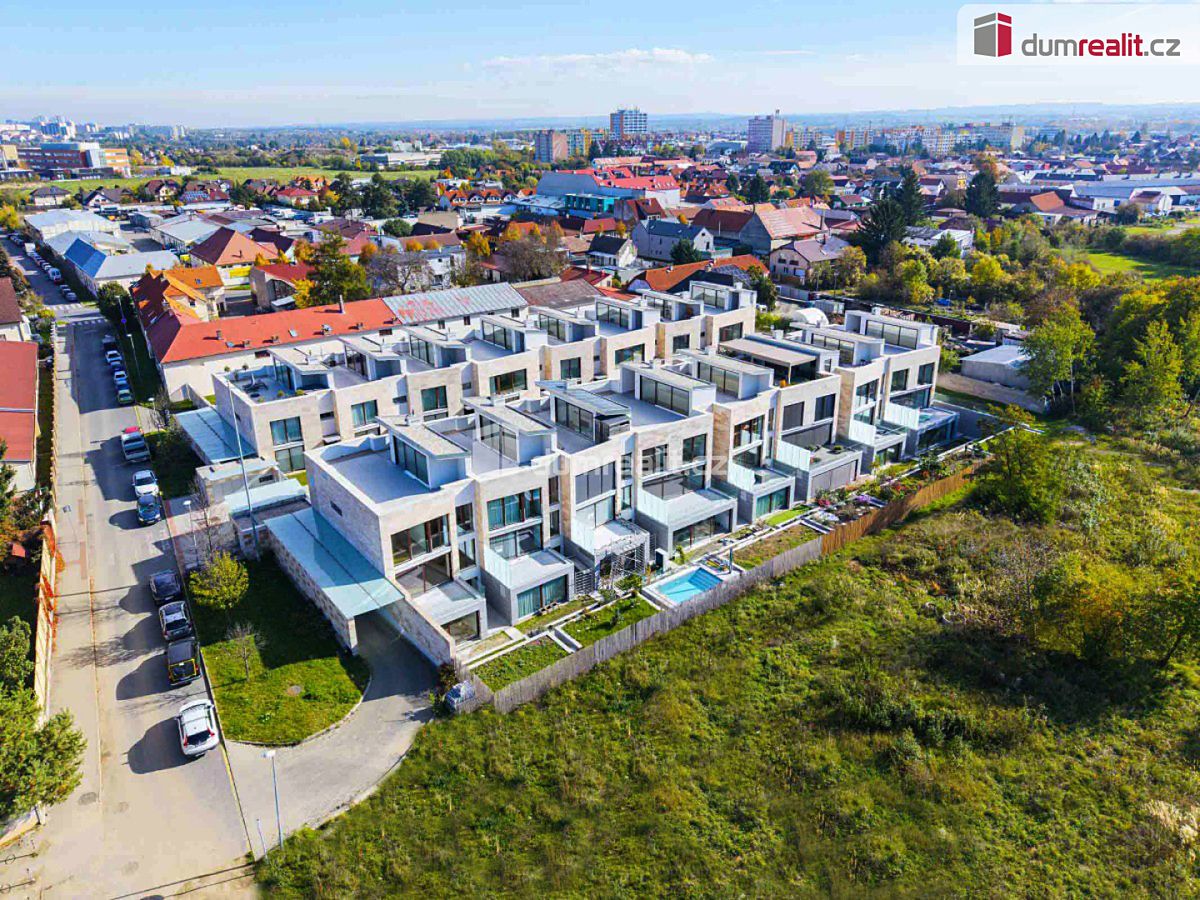 Prodej rodinného domu 286 m², pozemek 261 m²