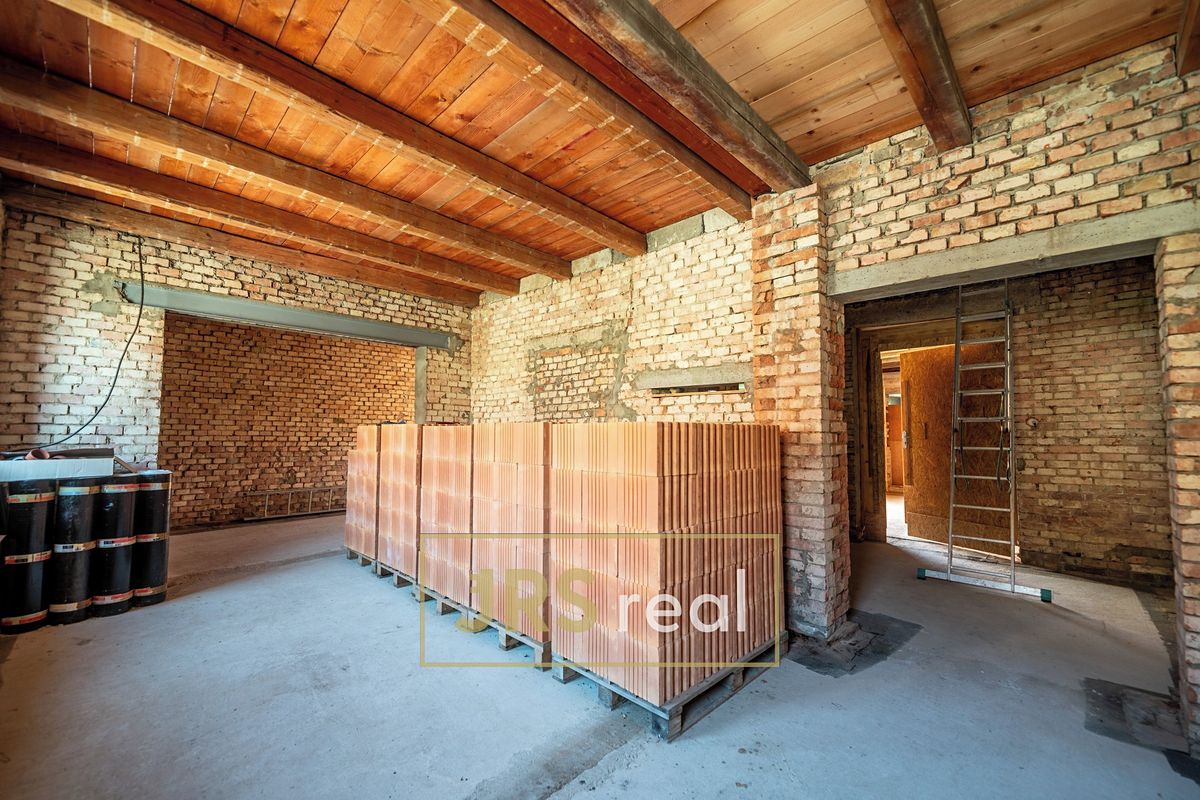Prodej rodinného domu 527 m², pozemek 1300 m² – fotografie 3