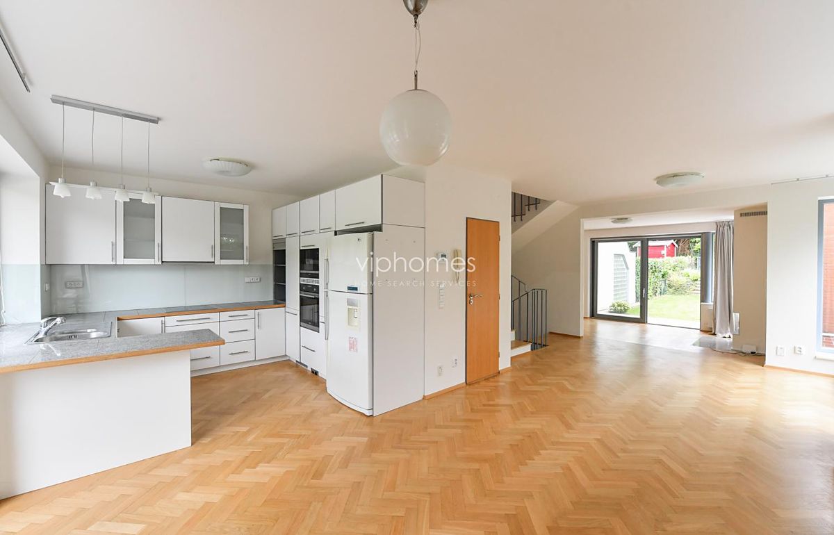 Pronájem vily 230 m², pozemek 578 m² – fotografie 4