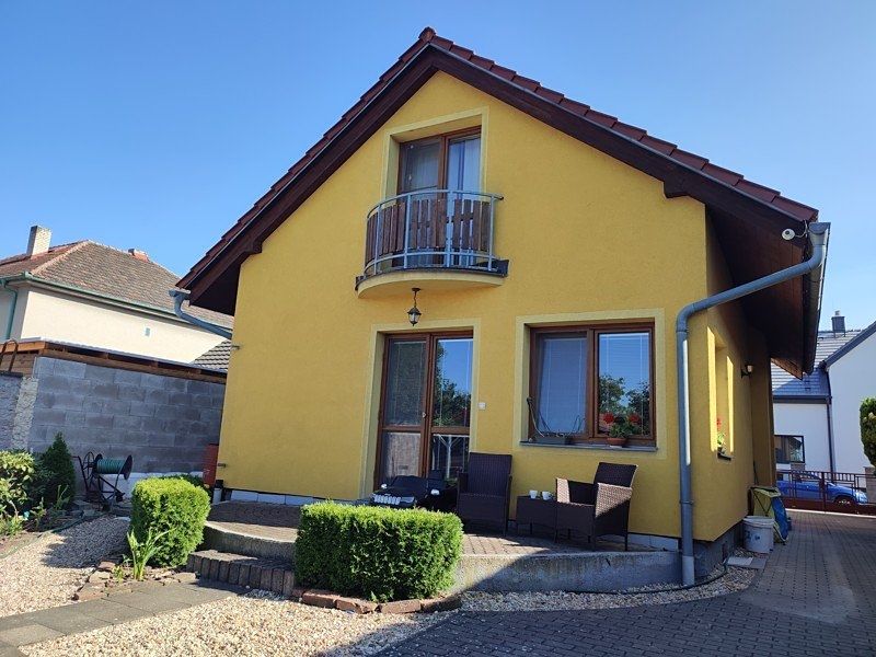 Prodej rodinného domu 200 m², pozemek 787 m² – fotografie 3