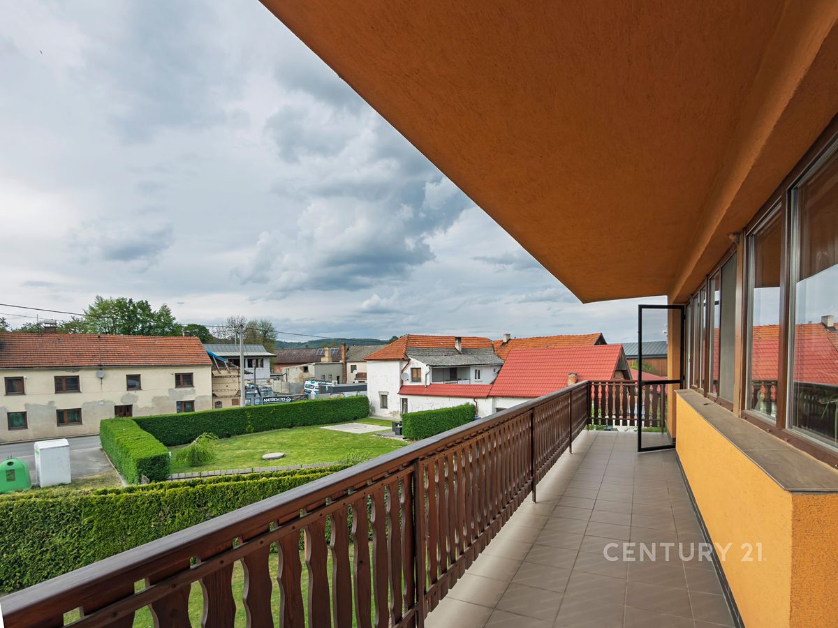 Prodej rodinného domu 391 m², pozemek 871 m² – fotografie 3
