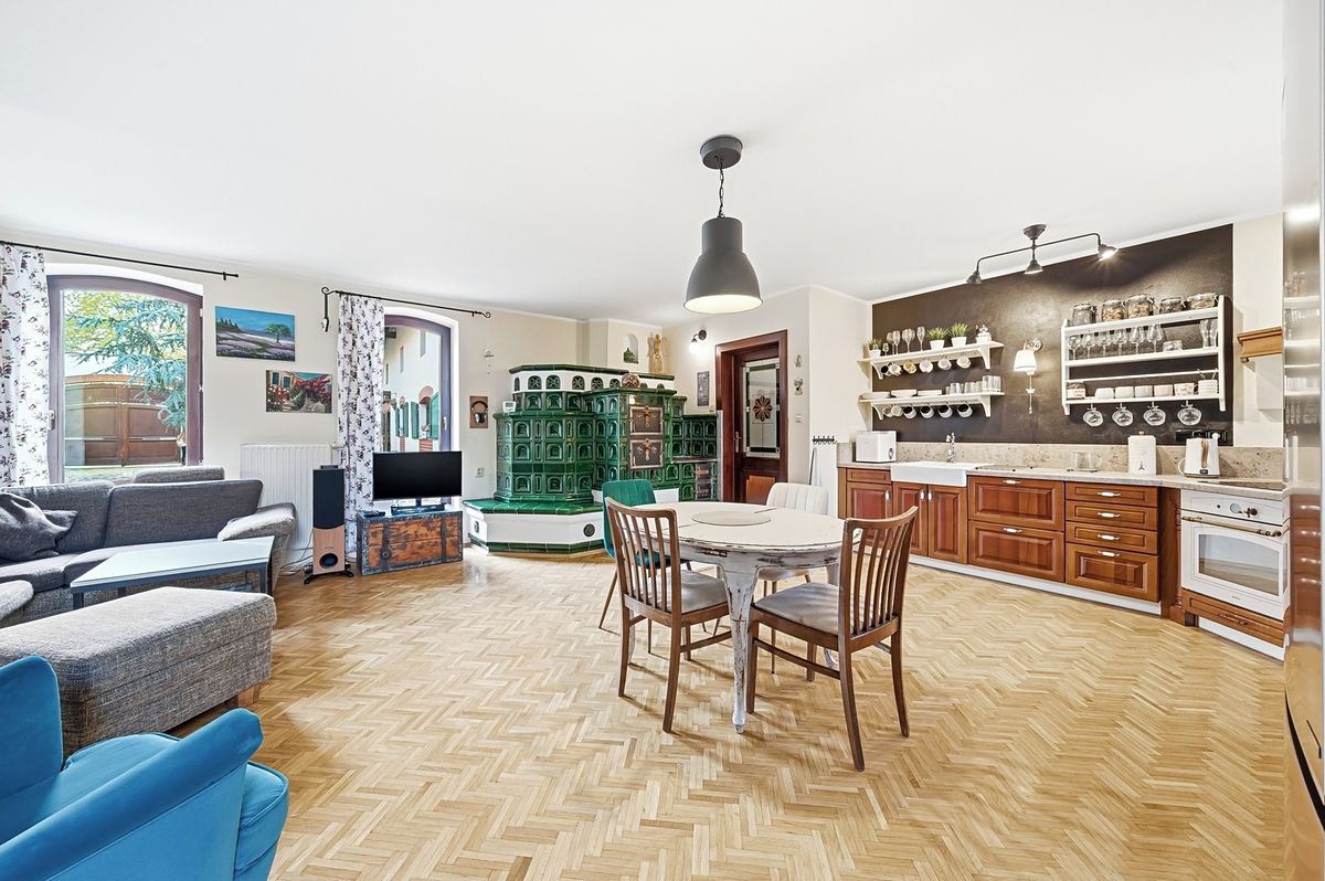 Prodej vícegeneračního domu 470 m², pozemek 3686 m²