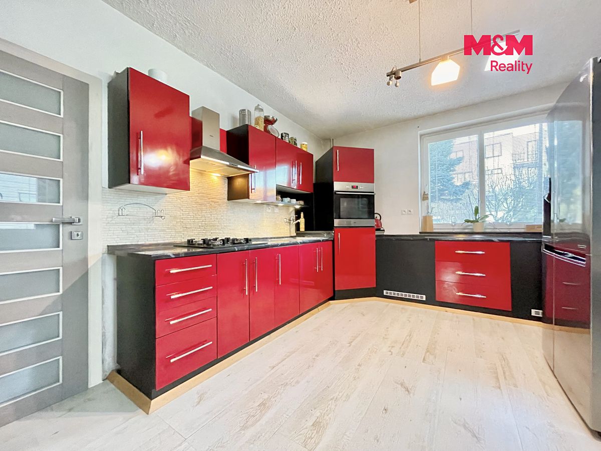 Prodej rodinného domu 124 m², pozemek 696 m² – fotografie 2